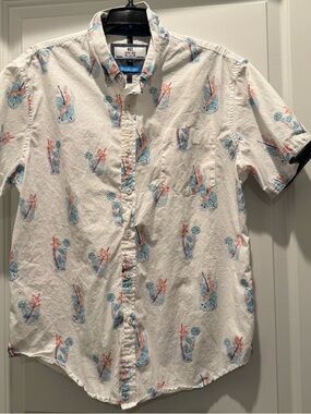 MBX White Short-Sleeve Button-Up Shirt with Fun Blue & Coral Drink Print